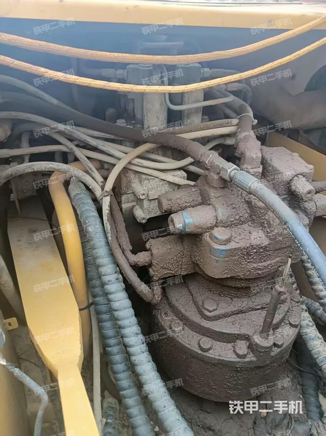 回轉(zhuǎn)馬達(dá)和主控閥（整機(jī)外觀）