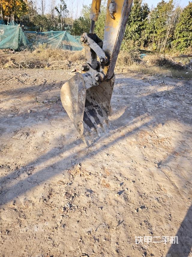 铲斗右后整体（工作和回转装置）