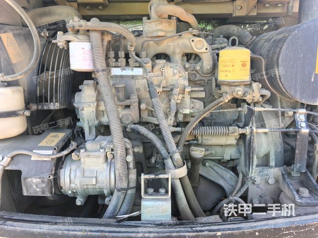 發(fā)動(dòng)機(jī)室（上車(chē)部件）