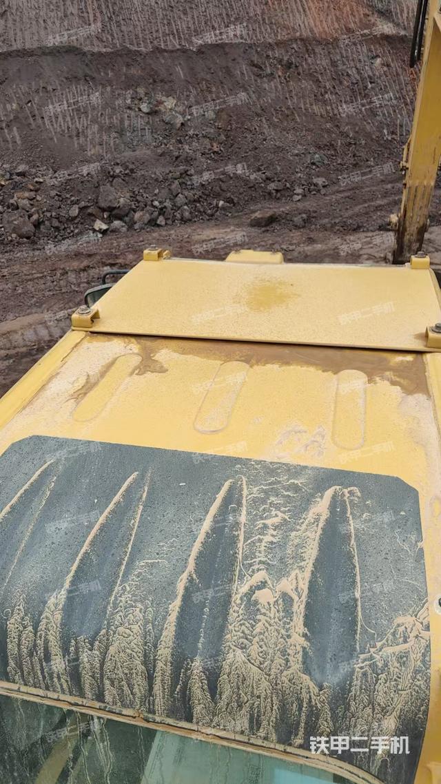 駕駛室頂部（整機外觀）