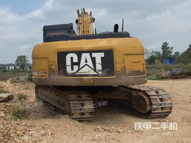 駕駛室頂部（整機外觀）