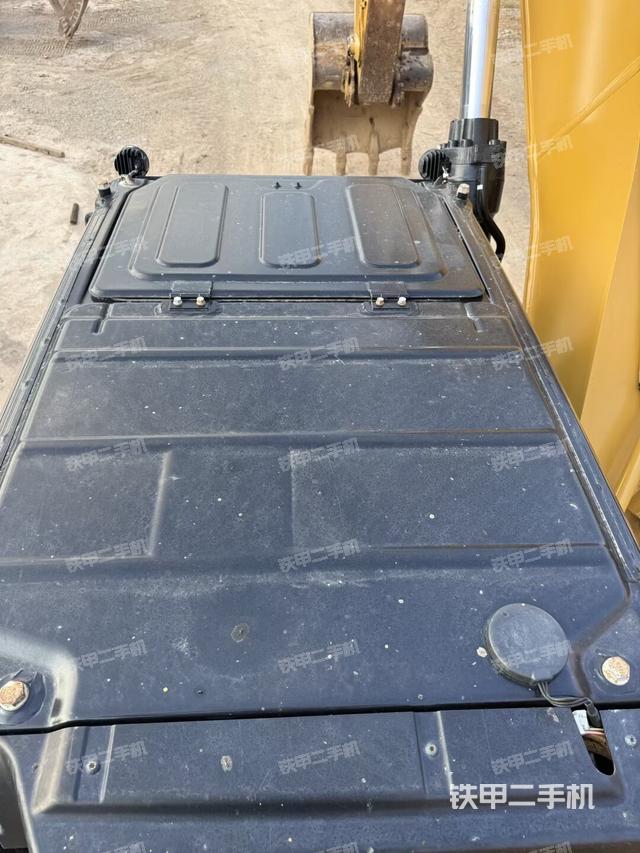 驾驶室顶部（整机外观）