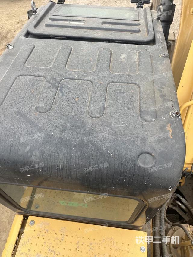 驾驶室顶部（整机外观）