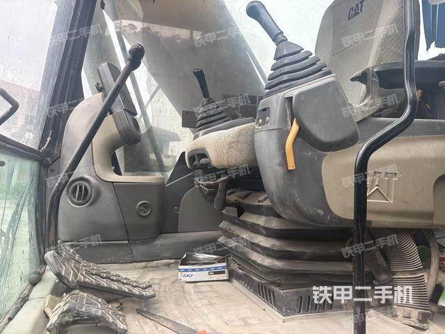 座椅左侧控制台/音响/含左手柄（驾驶室部分）