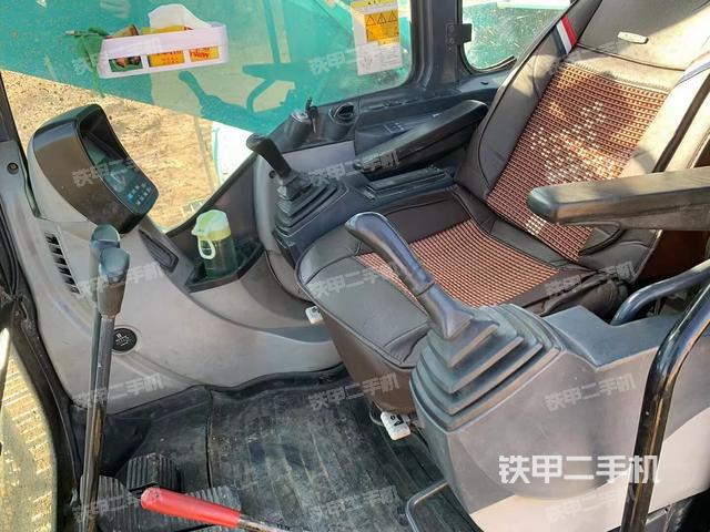 驾驶室整体（整机外观）