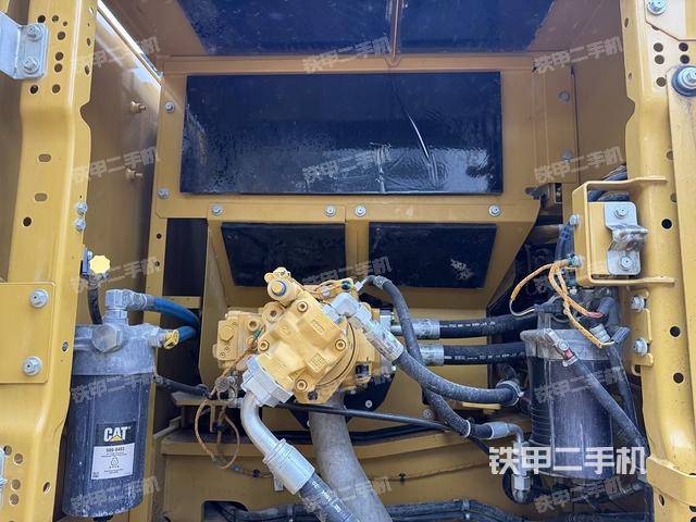 液壓泵艙室正面整體（整機(jī)外觀）