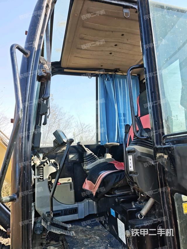  驾驶室正侧（驾驶室部分）