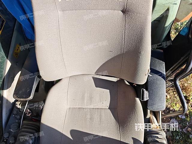 回轉(zhuǎn)馬達(dá)和主控閥（整機(jī)外觀）