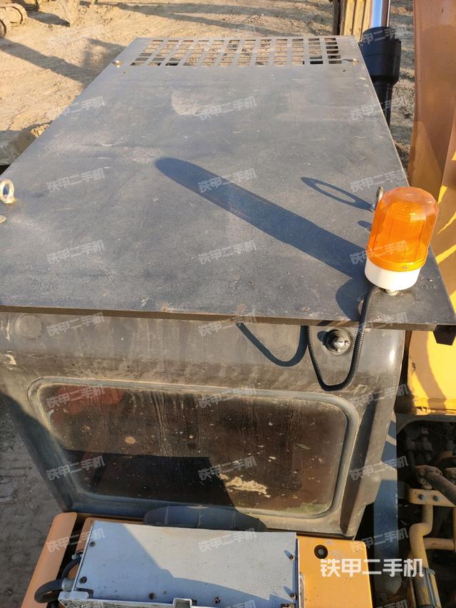 驾驶室顶部（整机外观）