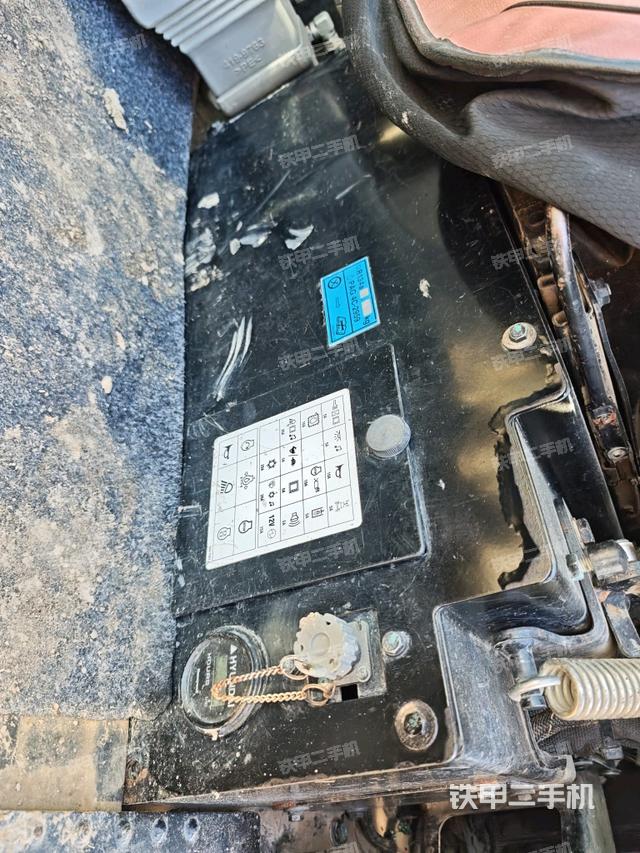 座椅右侧控制台/钥匙门/油门/含右手柄（驾驶室部分）