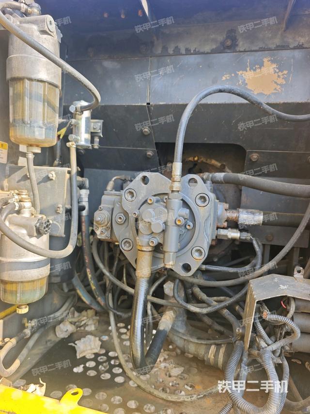 液壓泵艙室正面整體（整機(jī)外觀）