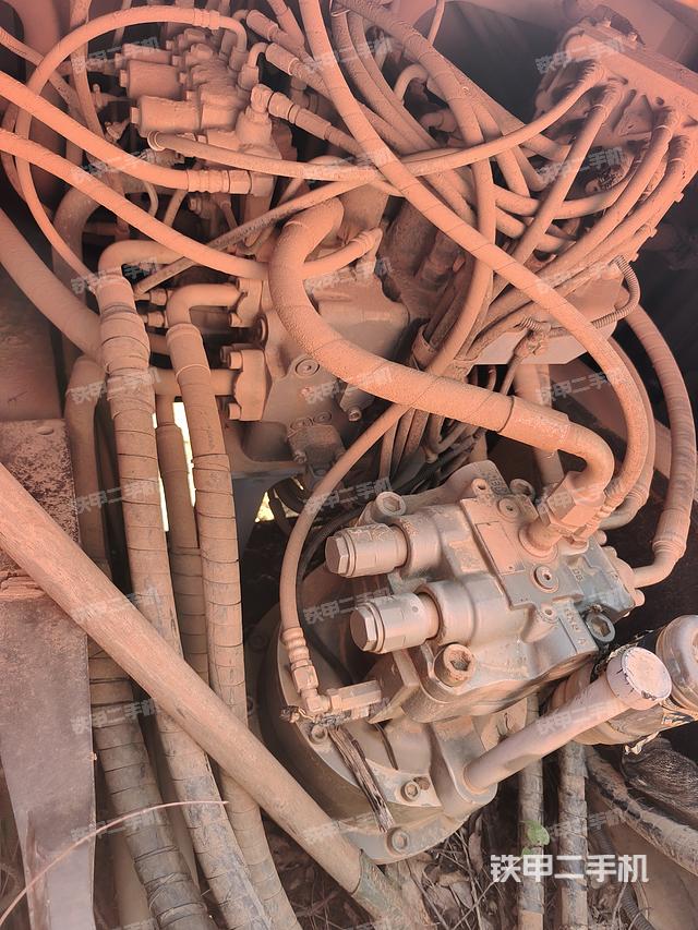 回轉(zhuǎn)馬達和主控閥（整機外觀）