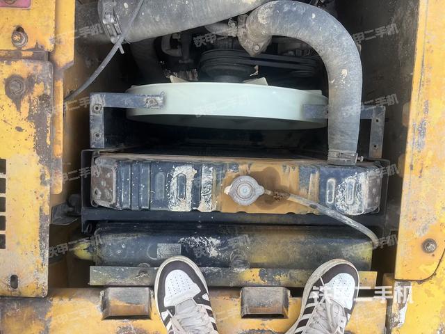 駕駛室整體（整機外觀）