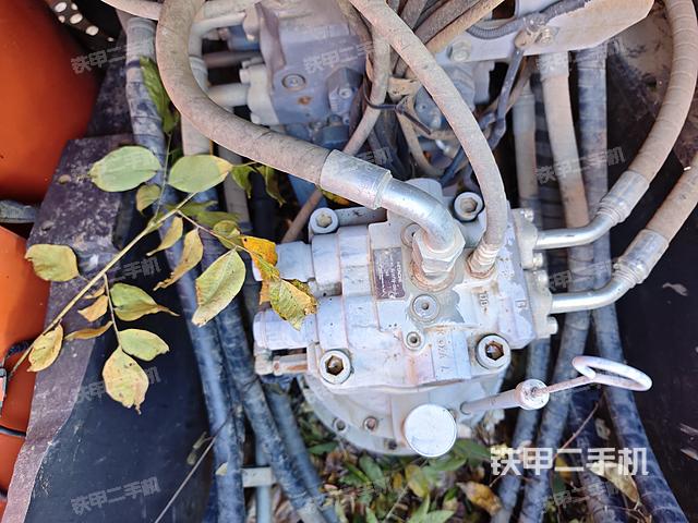 液壓泵艙室正面整體（整機(jī)外觀）