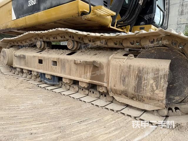 單側(cè)履帶整體（整機(jī)外觀）