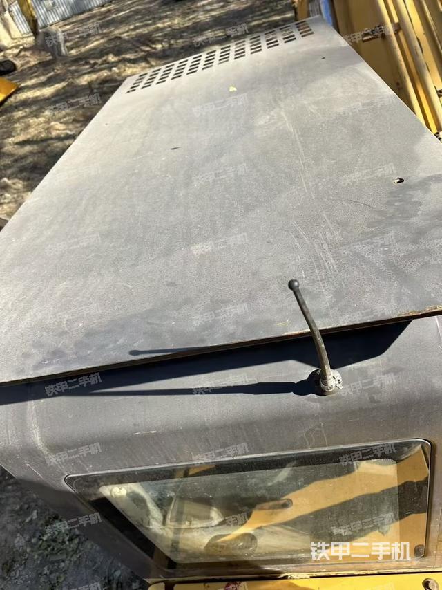 驾驶室顶部（整机外观）