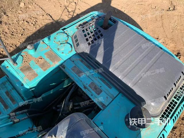 驾驶室顶部（整机外观）