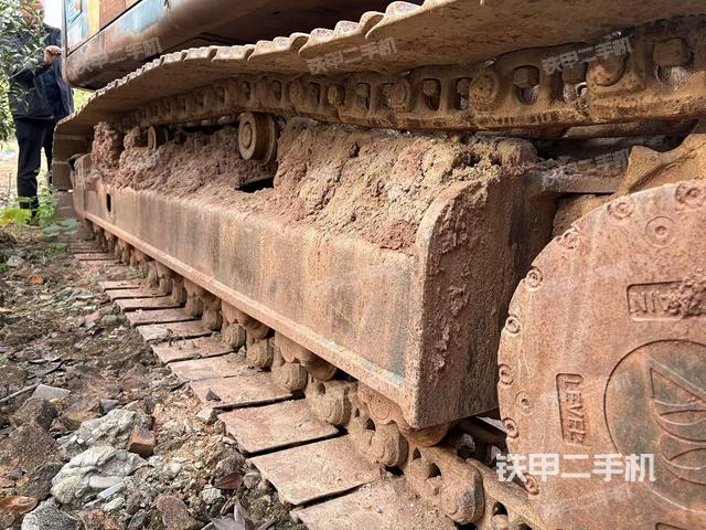 單側(cè)履帶整體（整機(jī)外觀）