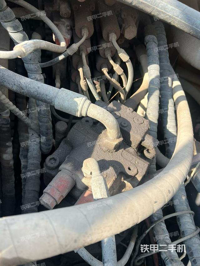 回轉(zhuǎn)馬達和主控閥（整機外觀）