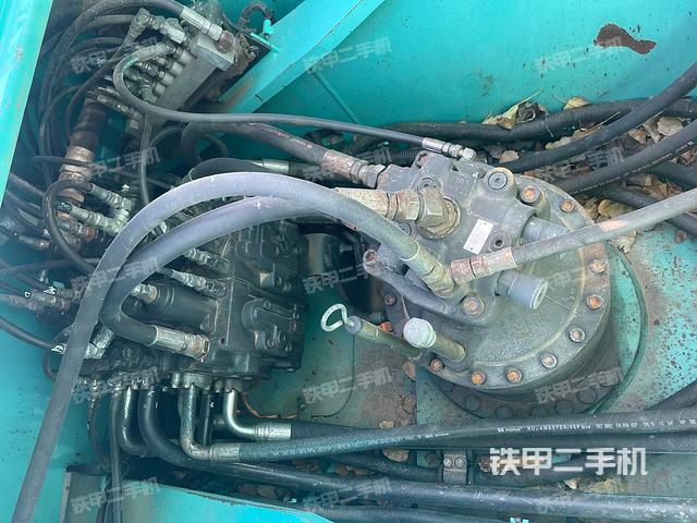 回转马达和主控阀（整机外观）