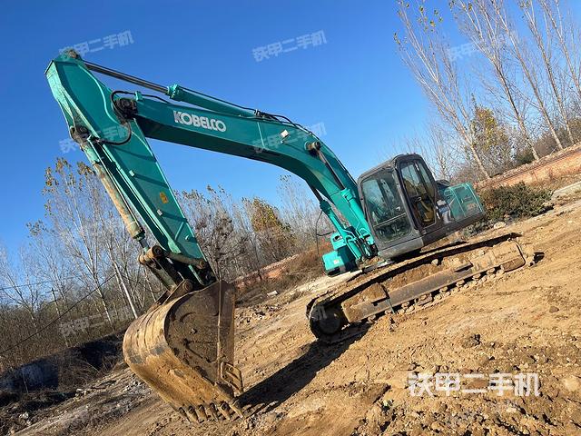 驾驶室顶部（整机外观）