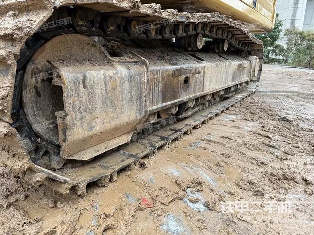 單側(cè)履帶整體（整機(jī)外觀）