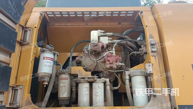 液壓泵艙室正面整體（整機(jī)外觀）