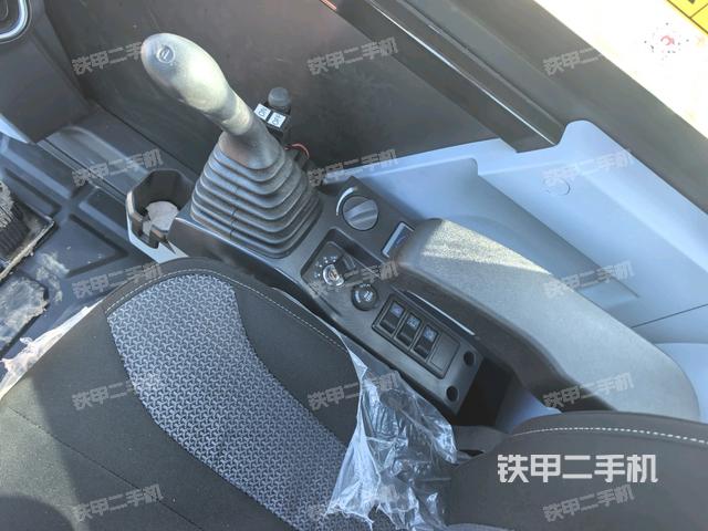 座椅左側(cè)控制臺(tái)/音響/含左手柄（駕駛室部分）