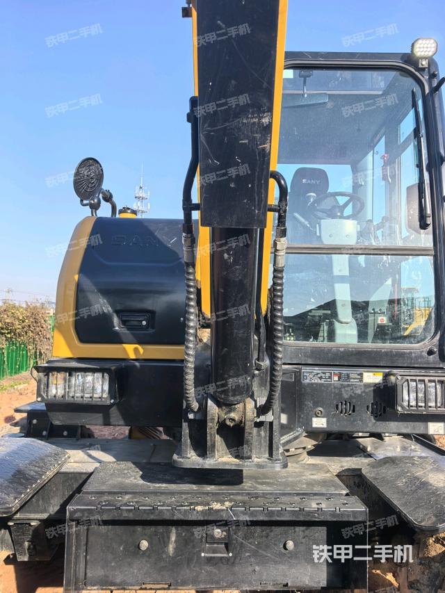 轉(zhuǎn)盤和下車架正前（工作和回轉(zhuǎn)裝置）