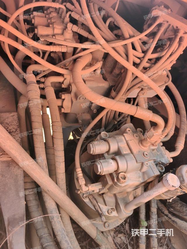 回轉(zhuǎn)馬達(dá)和主控閥（整機(jī)外觀）