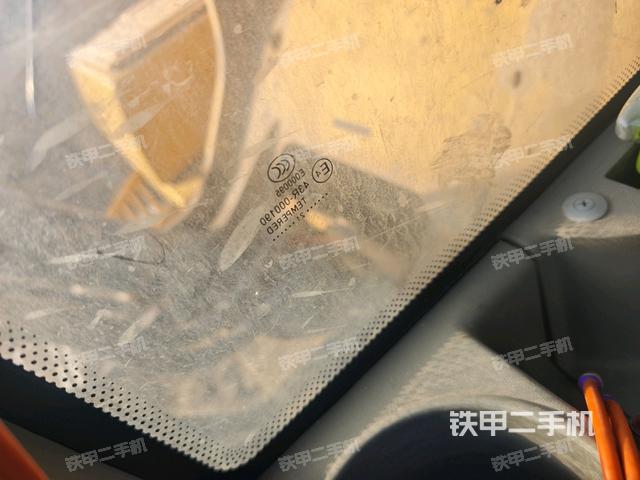 后窗玻璃角標（駕駛室部分）