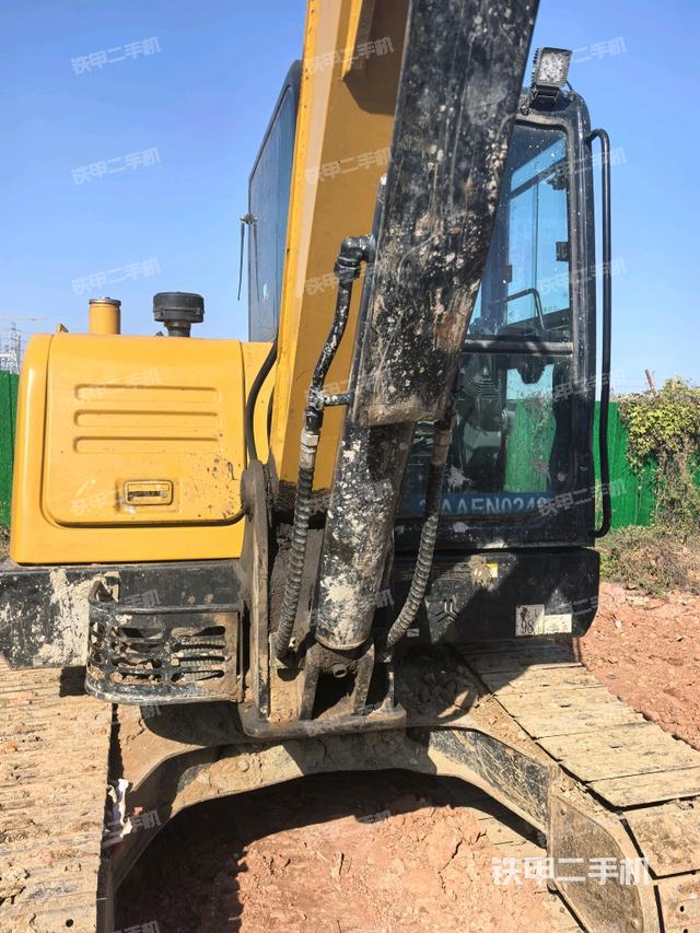 轉(zhuǎn)盤(pán)和下車(chē)架正前（工作和回轉(zhuǎn)裝置）