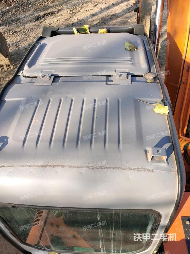 驾驶室顶部（整机外观）