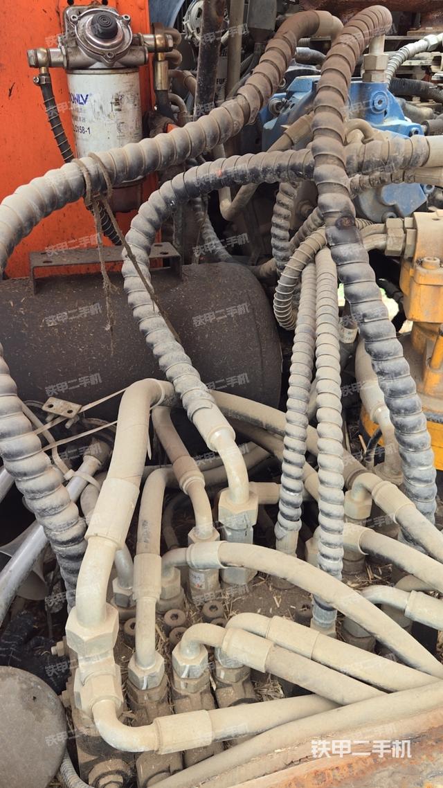 單側(cè)履帶整體（整機(jī)外觀）