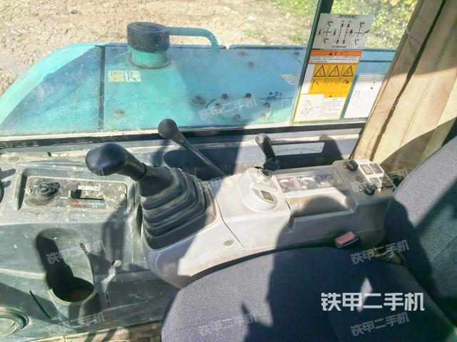 座椅右侧控制台/钥匙门/油门/含右手柄（驾驶室部分）