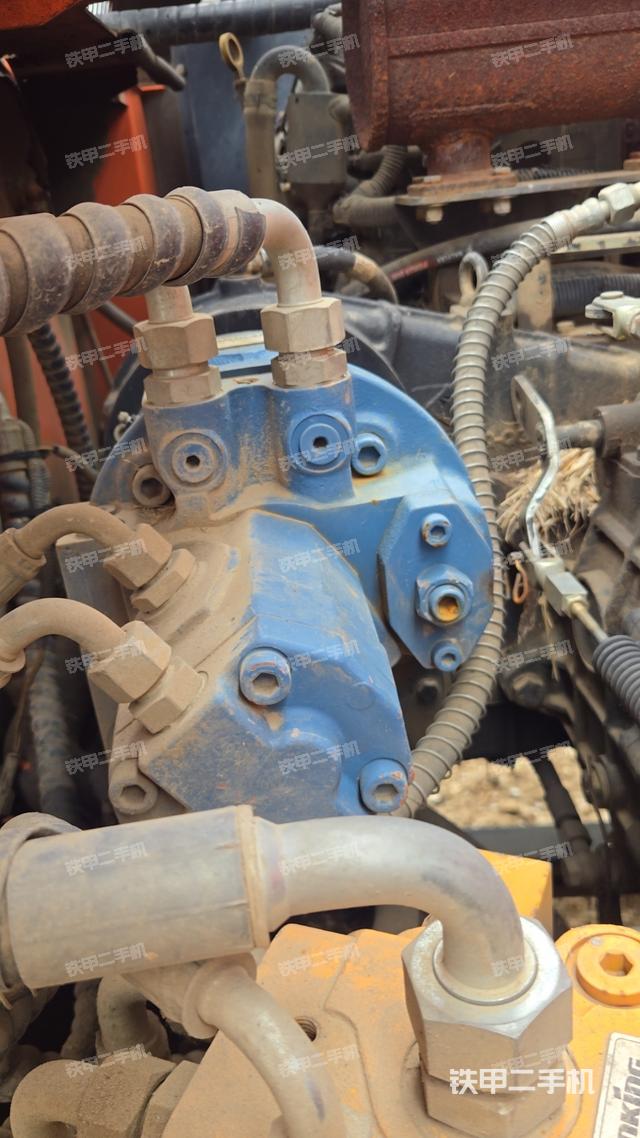 液壓泵艙室正面整體（整機(jī)外觀）