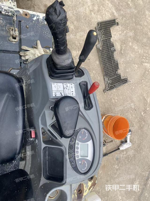 驾驶室整体（整机外观）