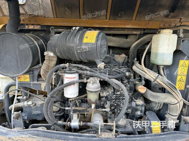 发动机室（上车部件）