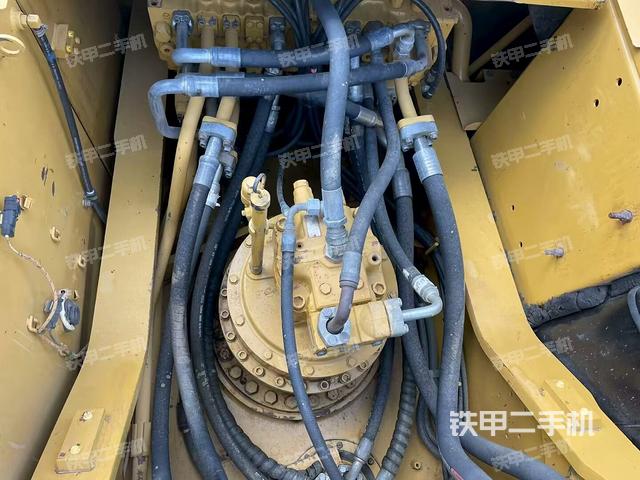 回轉(zhuǎn)馬達(dá)和主控閥（整機外觀）