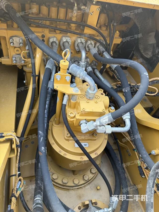 回轉馬達和主控閥（整機外觀）