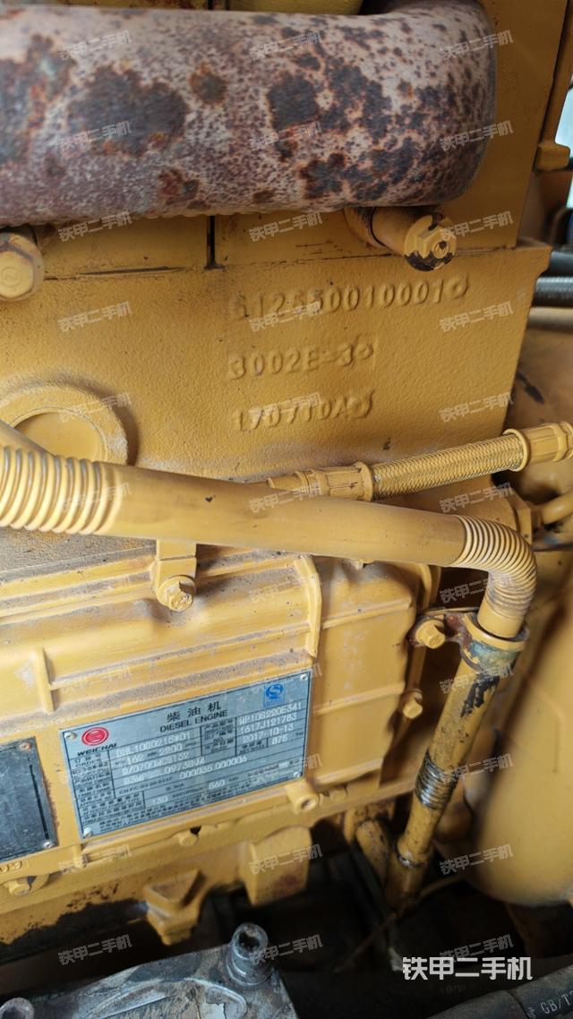 發(fā)動(dòng)機(jī)右側(cè)（整機(jī)外觀及大件）