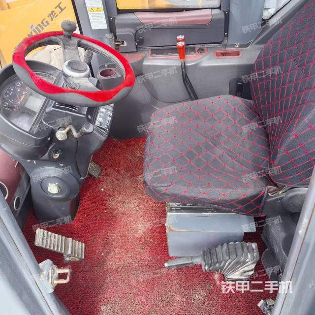 工作裝置整體（整機(jī)外觀及大件）