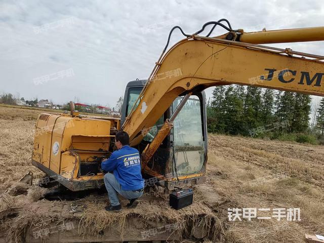 駕駛室頂部（整機外觀）