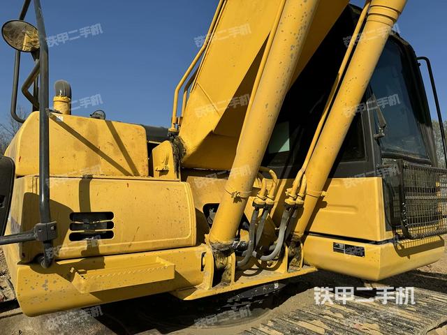 驾驶室顶部（整机外观）