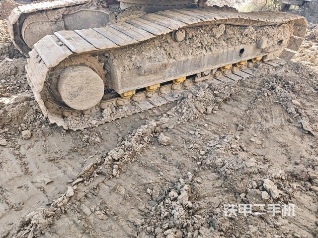 右驅(qū)動輪（行走機(jī)構(gòu)）