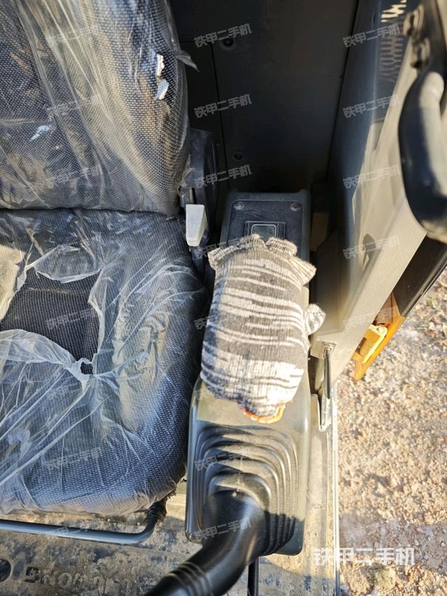 座椅左侧控制台/音响/含左手柄（驾驶室部分）