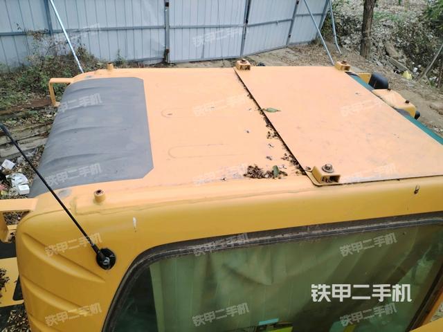 駕駛室頂部（整機外觀）