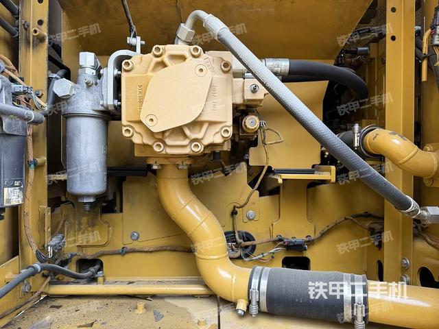 液壓泵艙室正面整體（整機(jī)外觀）