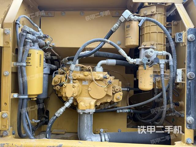 液壓泵艙室正面整體（整機(jī)外觀）