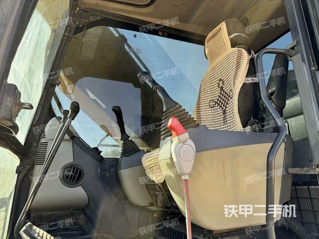 驾驶室整体（整机外观）